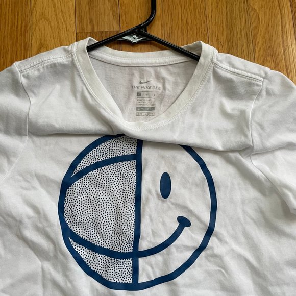 NWOT Nike Basketball T-Shirt- White/Navy - Picture 3 of 3